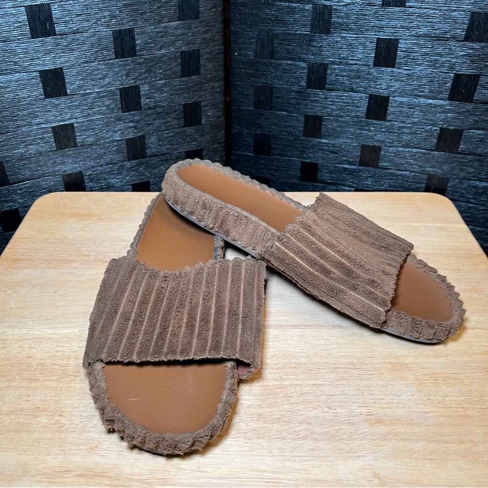 Women’s size 12 Faryl slides
